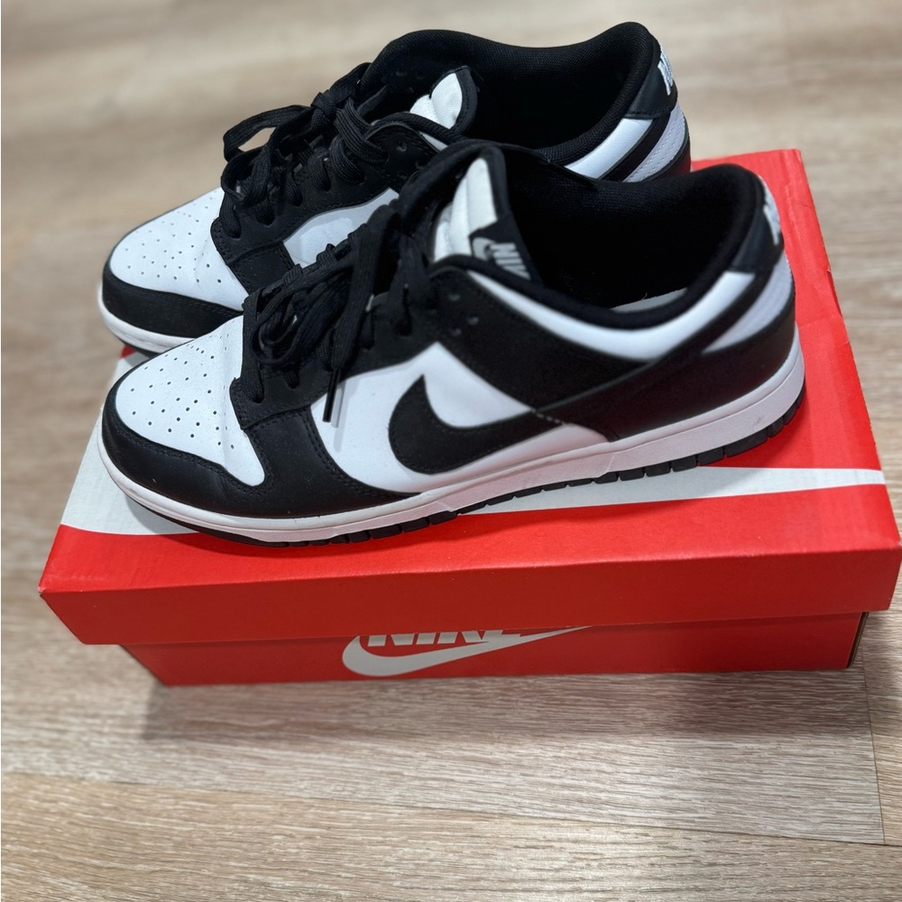 Nike Classic Black and White Low-Tops